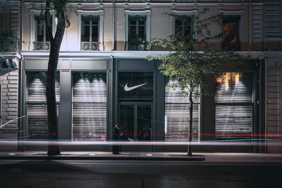 Az újrafelhasználható edényprogram a Nike fenntartható üzleti gyakorlataként.